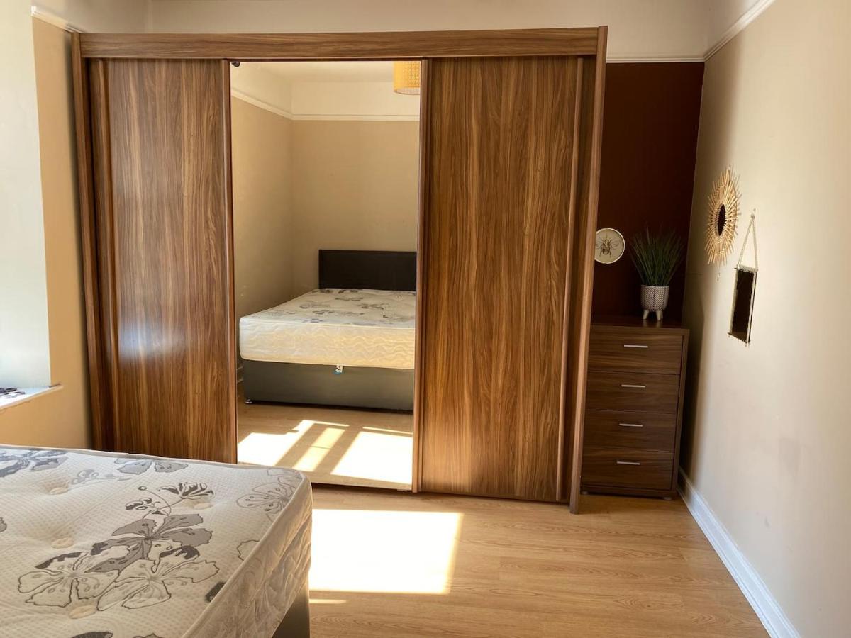 4 Bed Home Portrush Town Centre Extérieur photo