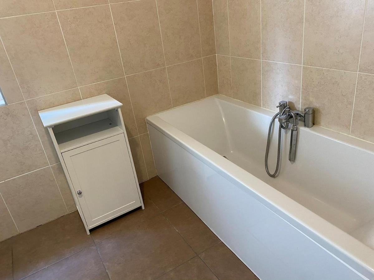 4 Bed Home Portrush Town Centre Extérieur photo